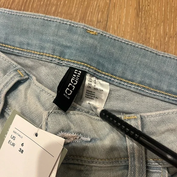 NWT H&M low rise flare jeans w/ back pocket flaps size 6 color light denim blue - Picture 4 of 6